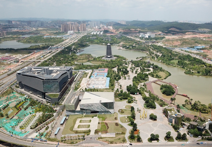 南寧市民中心、青少年活動(dòng)中心及五象湖公園。